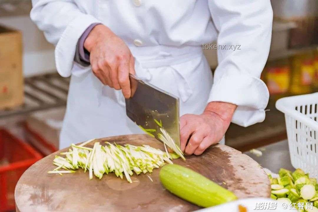 特厨探店解析：厨师的职责与实践—以鲁菜根为例